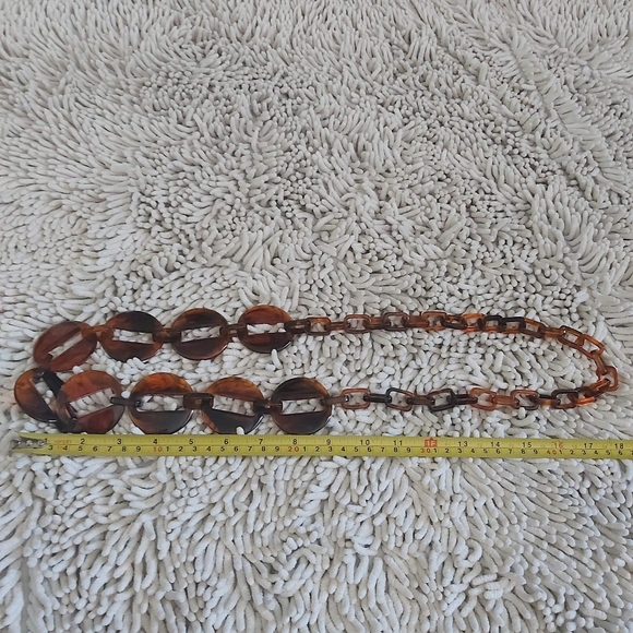 Unbranded brown acrylic necklace - Picture 2 of 3